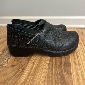 Dansko Professional Black Tooled Clogs Size EU 40/US 9.5-10